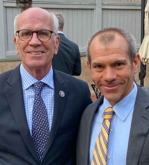 ACCP’s Senior Director of Government Affairs, John McGlew (right), discusses Medicare payment reform efforts with Senator Peter Welch at a 2022 Capitol Hill event.